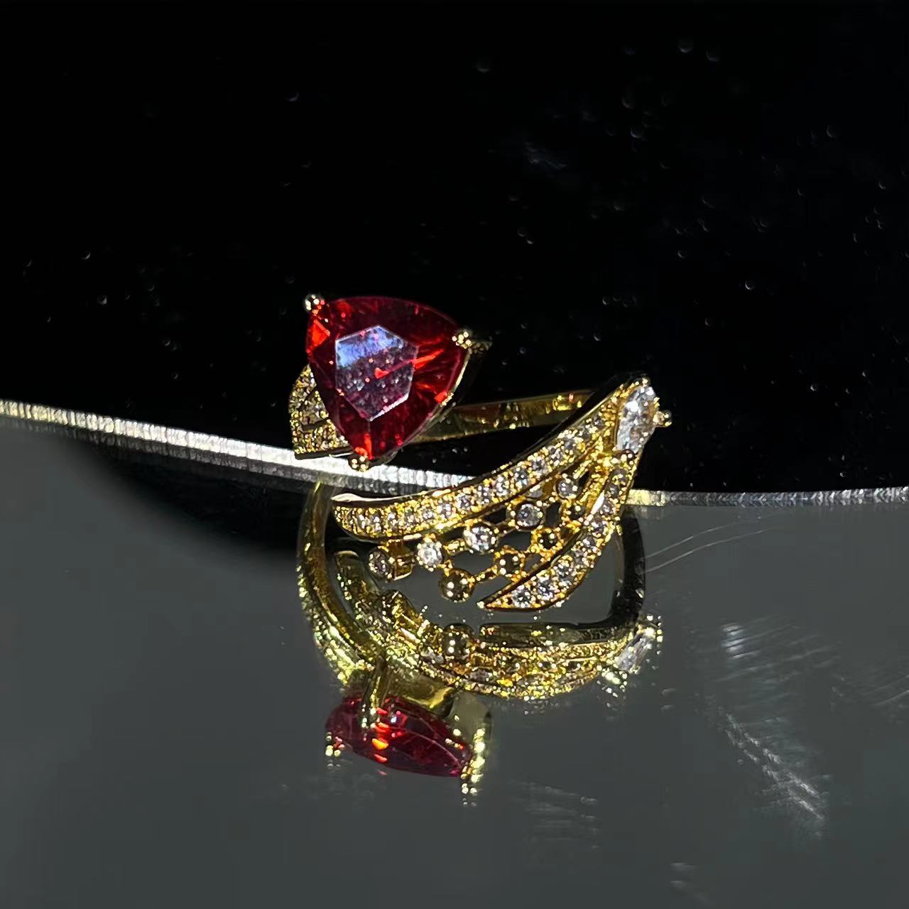 Retro Diamonds Red Opening Gold Ring