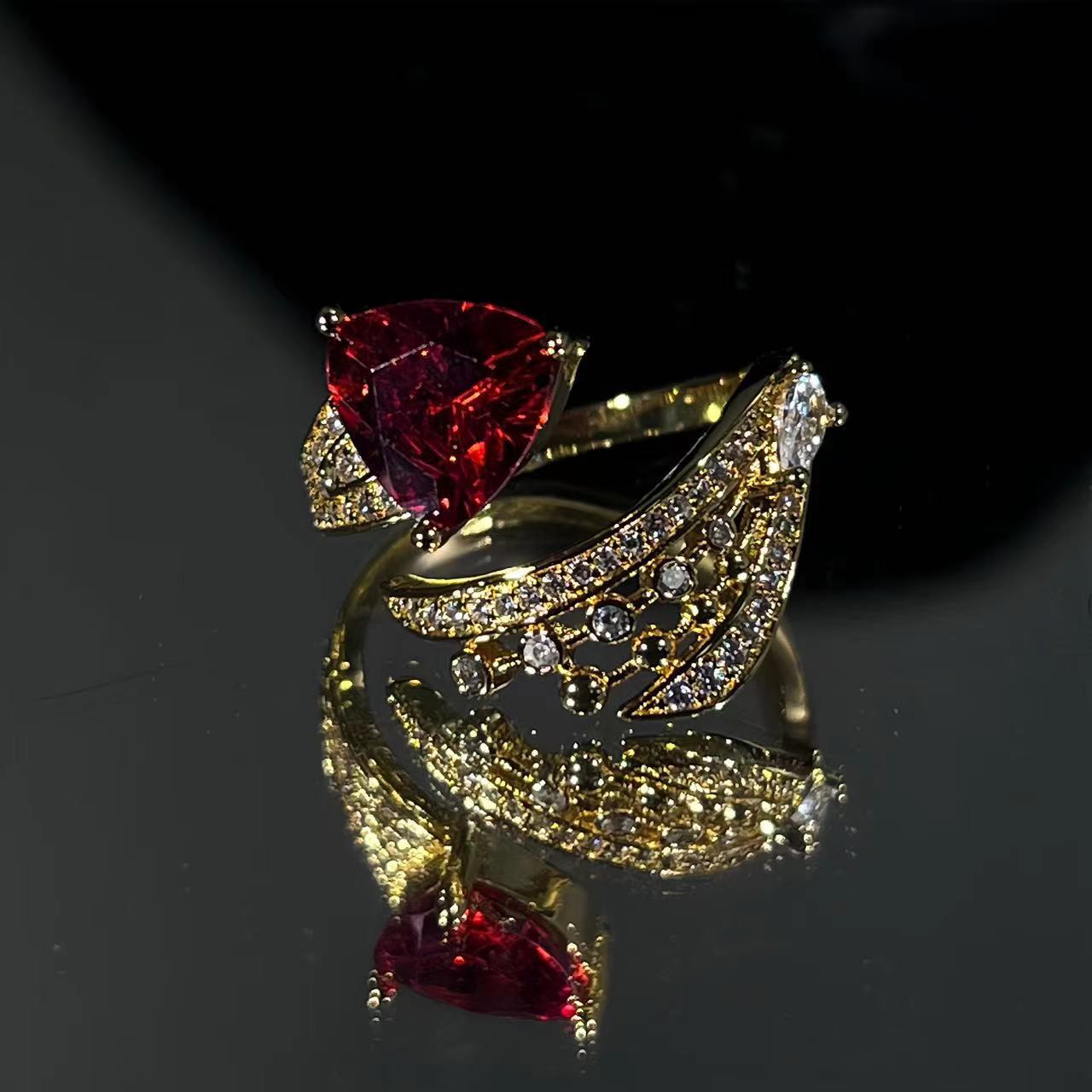 Retro Diamonds Red Opening Gold Ring